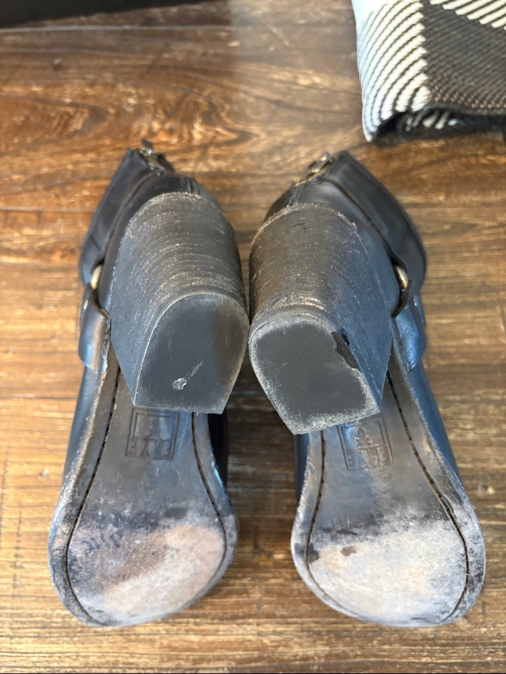 Frye‎ Black Leather Harness Ring Booties - Picture 8 of 8